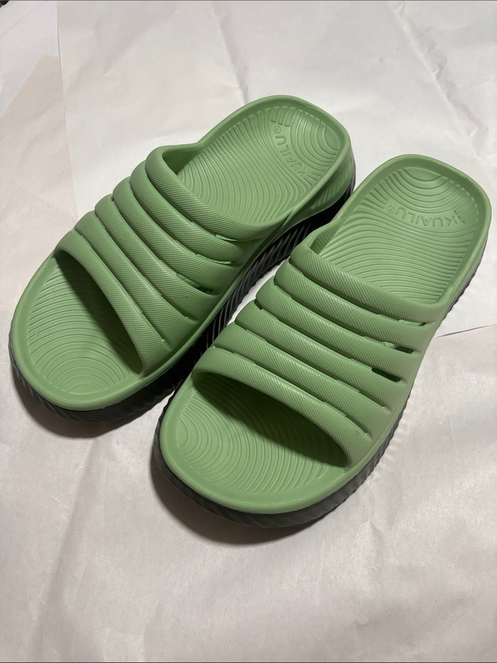 Comfort Foam Slide Sandals in Light Green